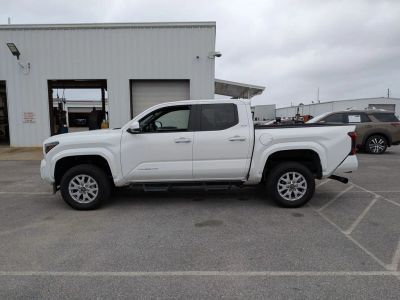 2024 Toyota Tacoma - Photo 2