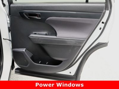 2024 Toyota Highlander FWD - Photo 35