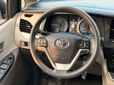 2020 Toyota Sienna LE - Photo 17