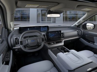 2026 Ford Expedition — photo 9 view