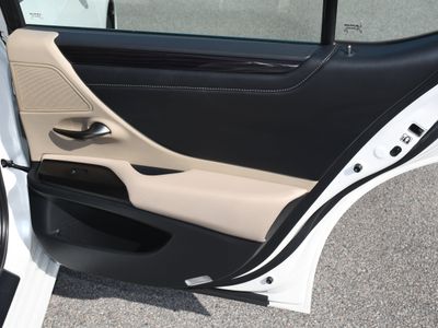2020 Lexus ES — photo 20 view
