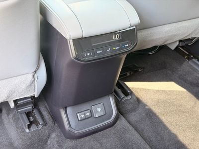 2023 Toyota Highlander Limited - Photo 17