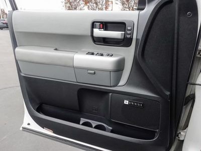2008 Toyota Sequoia — photo 27 view