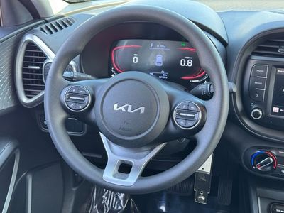 2024 Kia Soul LX — photo 18 view