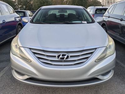 2011 Hyundai Sonata - Photo 2
