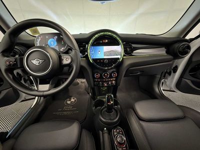 2023 MINI Hardtop 4 Door — photo 15 view