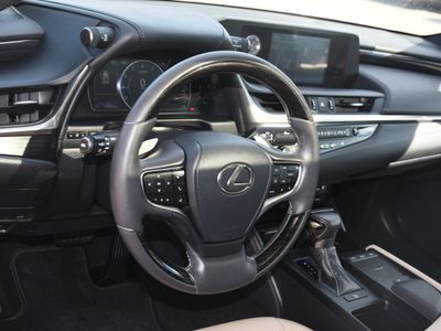 2020 Lexus ES — photo 8 view