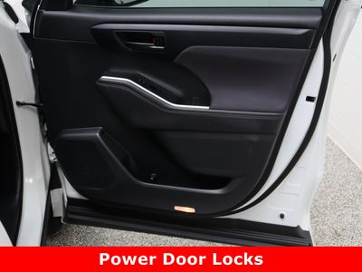 2024 Toyota Highlander FWD - Photo 37
