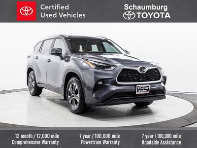 2025 Toyota Highlander Hybrid XLE in Gray — front three-quarter view