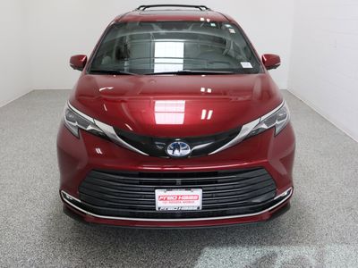 2025 Toyota Sienna AWD - Photo 3