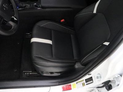 2026 Toyota Camry FWD - Photo 15