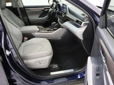 2022 Toyota Highlander FWD - Photo 43