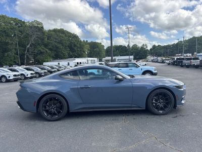 2026 Ford Mustang - Photo 8