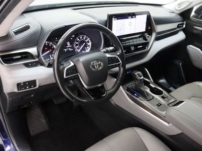 2022 Toyota Highlander FWD - Photo 13