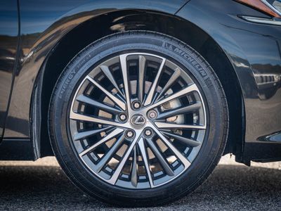 2023 Lexus ES — photo 8 view