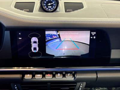 2025 Porsche 911 — photo 18 view