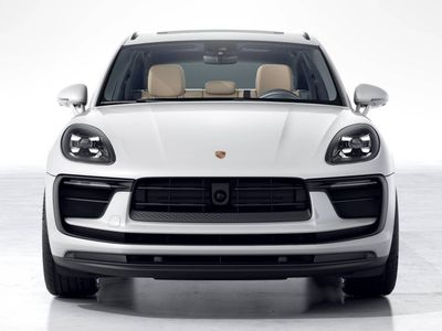2026 Porsche Macan — photo 8 view