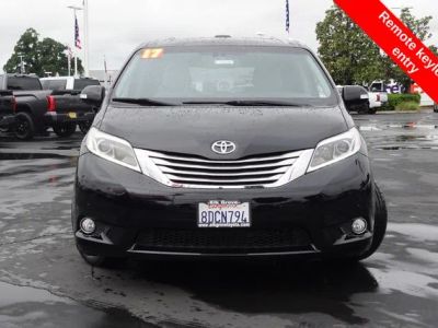 2017 Toyota Sienna - Photo 3