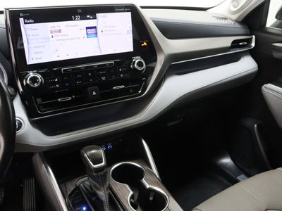 2022 Toyota Highlander FWD - Photo 16