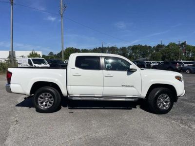 2019 Toyota Tacoma - Photo 2