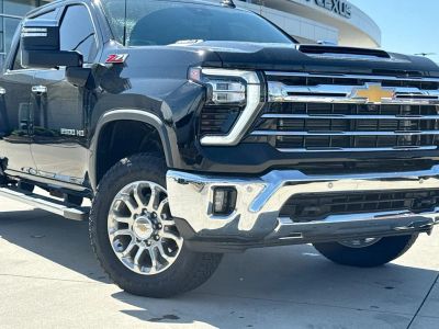 2025 Chevrolet Silverado 2500HD — photo 9 view