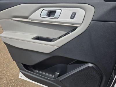 2026 Ford Explorer — photo 13 view