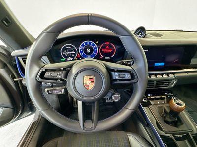 2025 Porsche 911 — photo 14 view
