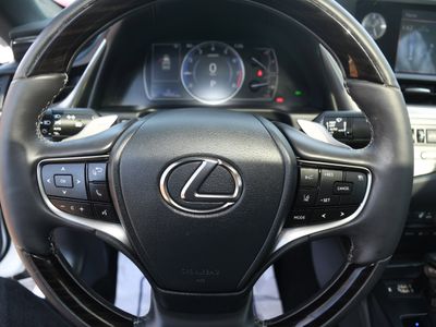 2020 Lexus ES — photo 13 view