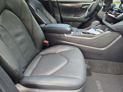 2026 Toyota Highlander Hybrid - Photo 9