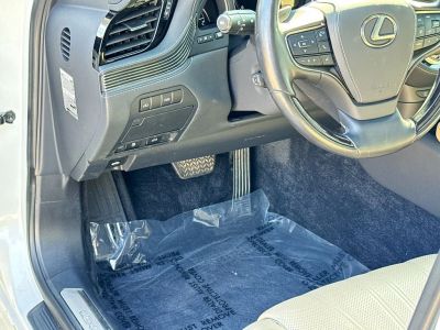 2023 Lexus LS - Photo 17