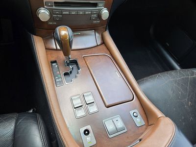 2010 Lexus LS - Photo 14