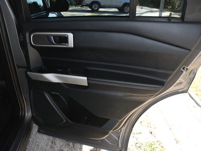 2022 Ford Explorer — photo 18 view