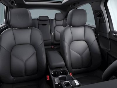 2026 Porsche Macan — photo 10 view