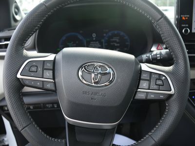 2025 Toyota Sienna — photo 14 view
