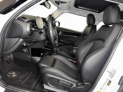 2023 MINI Hardtop 4 Door — photo 9 view