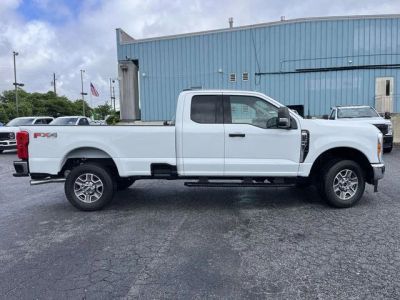 2025 Ford F-350SD - Photo 2