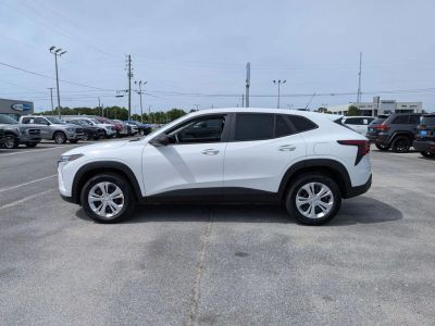 2024 Chevrolet Trax - Photo 2