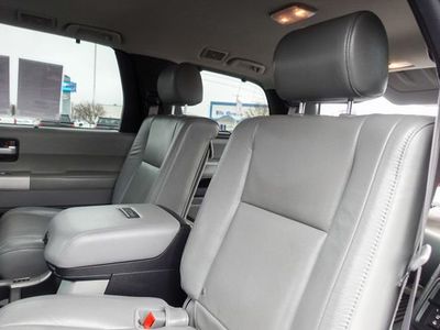 2008 Toyota Sequoia — photo 30 view