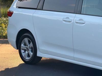 2020 Toyota Sienna LE - Photo 7