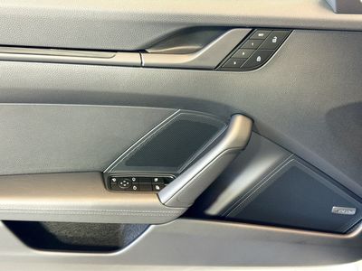 2024 Porsche 911 — photo 11 view