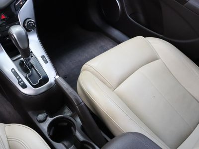 2011 Chevrolet Cruze FWD - Photo 17