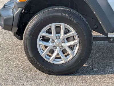 2023 Jeep Wrangler - Photo 9