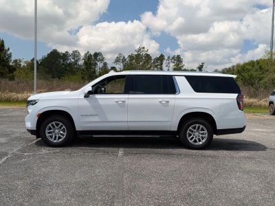 2023 Chevrolet Suburban - Photo 2