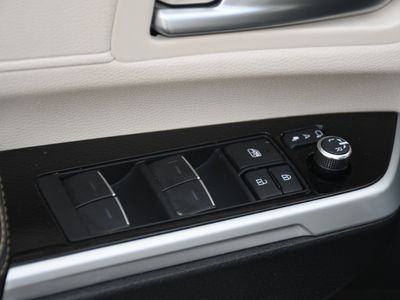 2025 Toyota Sienna — photo 11 view