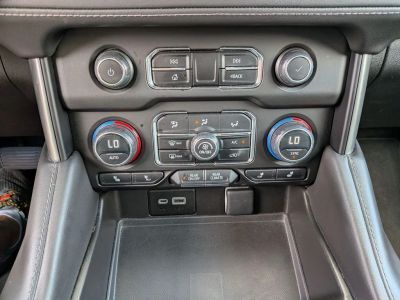 2023 Chevrolet Suburban - Photo 13