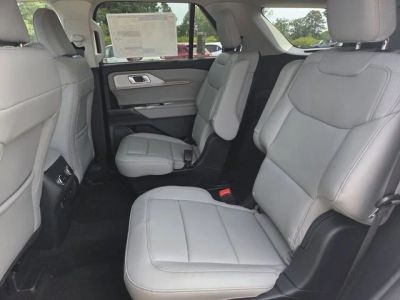 2026 Ford Explorer — photo 16 view
