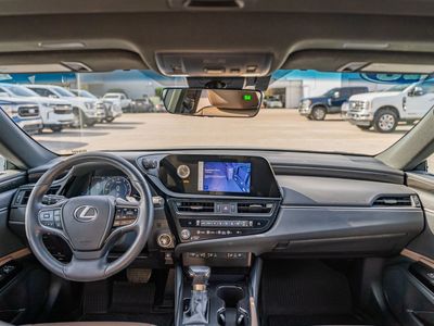 2023 Lexus ES — photo 32 view