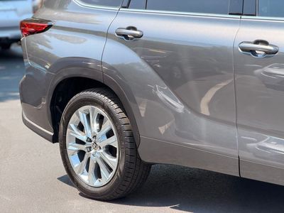 2023 Toyota Highlander Limited - Photo 9