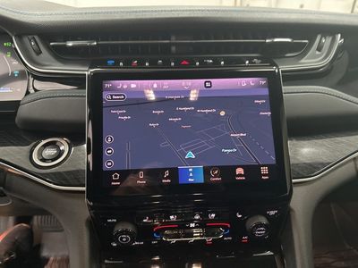 2023 Jeep Grand Cherokee - Photo 12