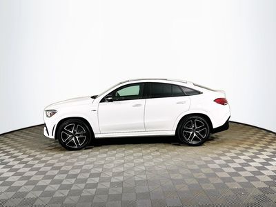 2022 Mercedes-Benz GLE — interior view